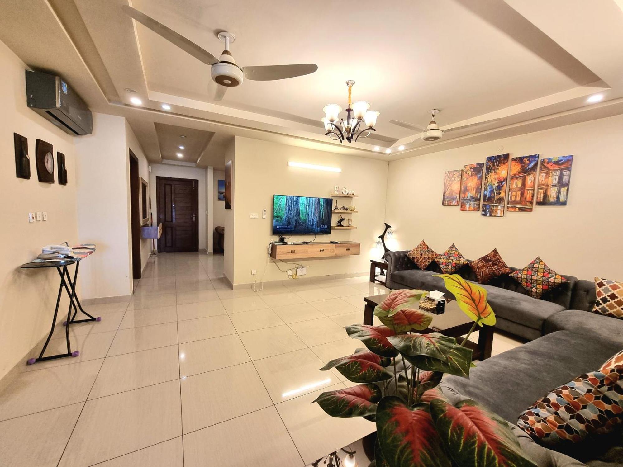 Luxurious Landing Apartments & Suites Bahria Town Rawalpindi Kamer foto