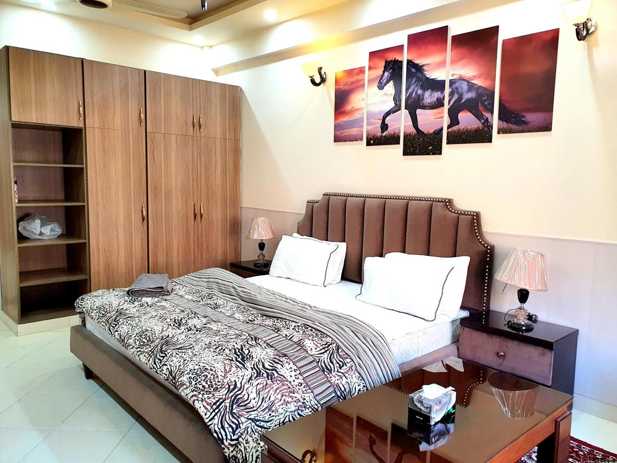 Luxurious Landing Apartments & Suites Bahria Town Rawalpindi Kamer foto